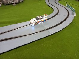 Porsche 935 K3 Apple Carrera Digital 132
