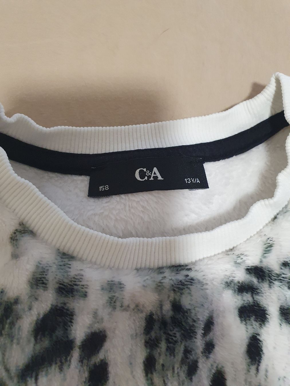 C&A Pulls et sweat-shirts: Pullover C&A mit Schneeleoparden Motiv Grösse 158 – Neuf (Voir description) à St.Gallen par Avena135 3
