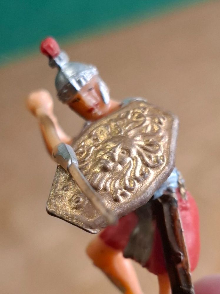 Elastolin Spielzeuge: Elastolin Römer Legionär Ritter Soldat Spielfigur - Mini – Gebraucht aus Schlieren von Svenja7 7