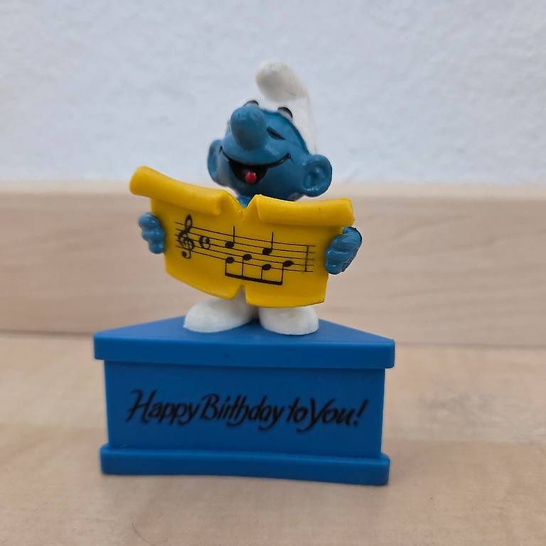Schleich Statuette: Schlumpf "Happy Birthday" von Schleich – Usato da Zug venduto da Sunshine_113