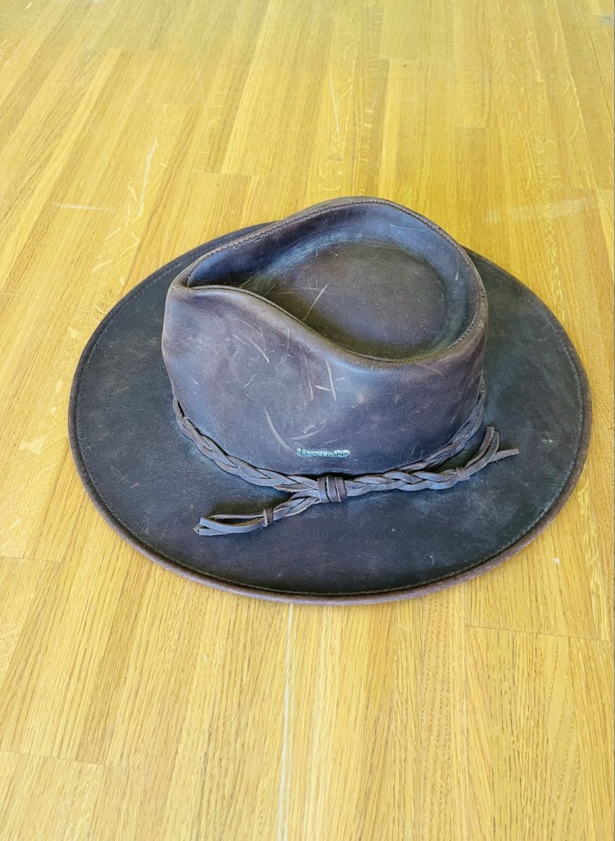 Hüte, Mützen & Caps: Chapeau en cuir authentique style western, robuste et chic – Gebraucht aus Zürich von Ndzinga 1