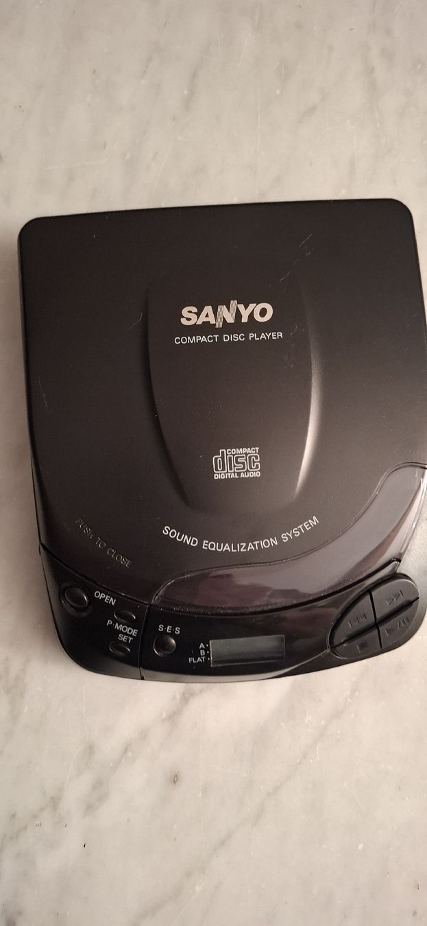 Sanyo Lecteur media portable: SANYO CDP-180 CD Player tragbar – D'occasion à Wichtrach par Sunneblueme7