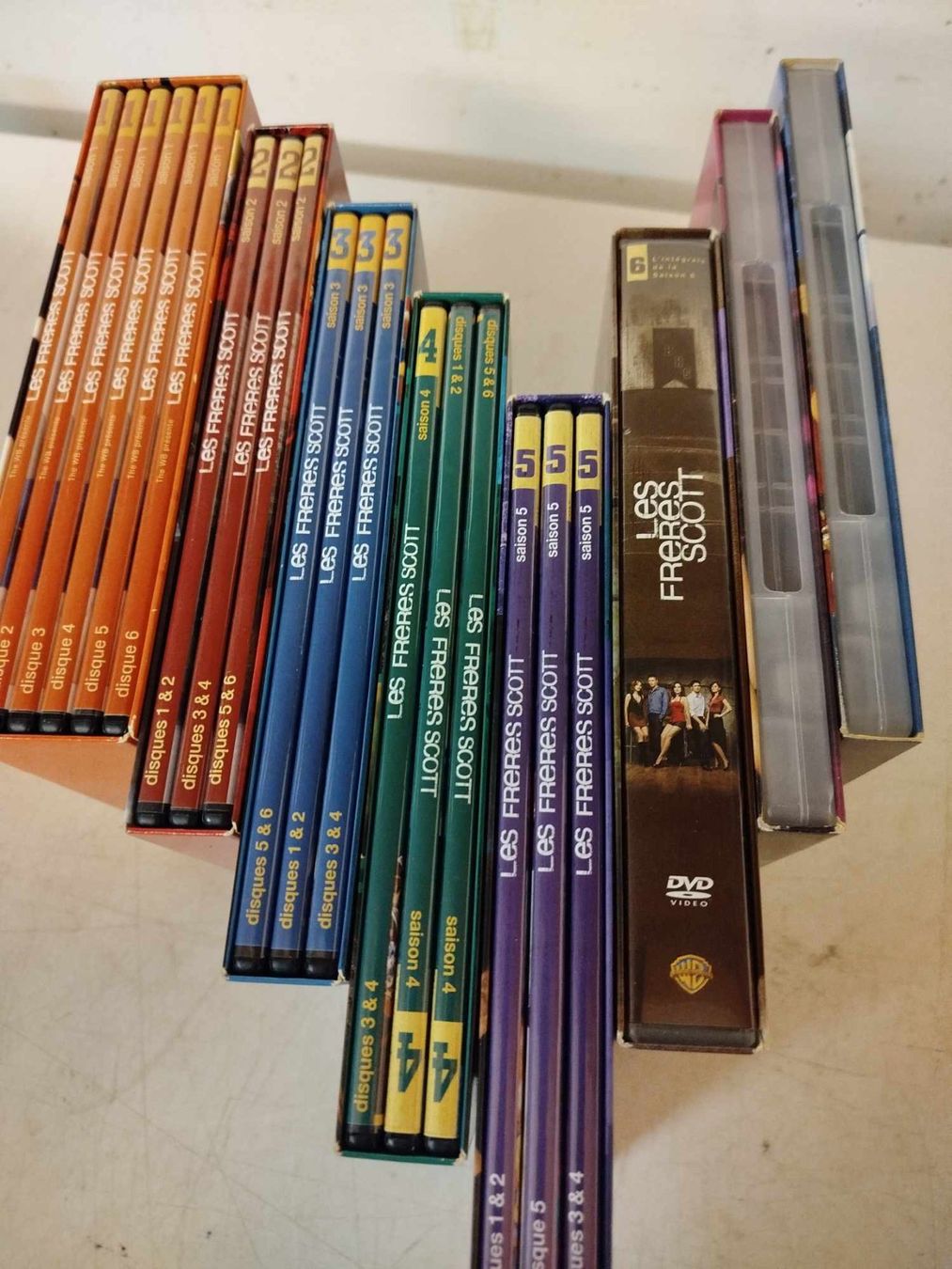 Tutti i DVDs: DVD -  Les Frères Scott – Usato da La Chaux-de-Fonds venduto da Emmaus2300CDF 1