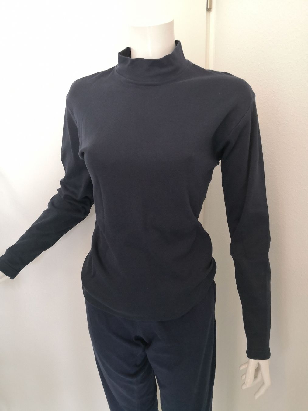 Negligees & Pigiami: 🤩LEABLE JOGGING-ANZUG PULLOVER & HOSE DUNKELBLAU – Usato da Olten venduto da Naja-Twins-Twins 4