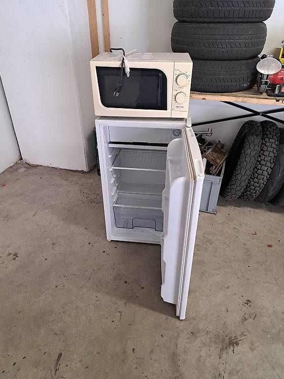 Frigoriferi: Vendo microonde e frigo – Usato da Lugano venduto da pug_x7zg