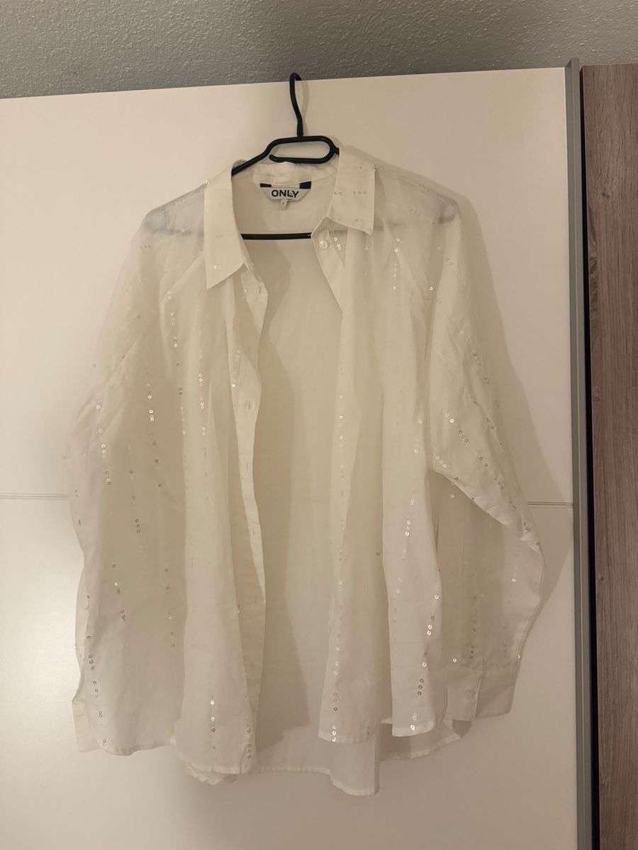 Blusen: Bluse mit Pailletten – Neu (gemäss Beschreibung) aus Winterthur von sje_lks5