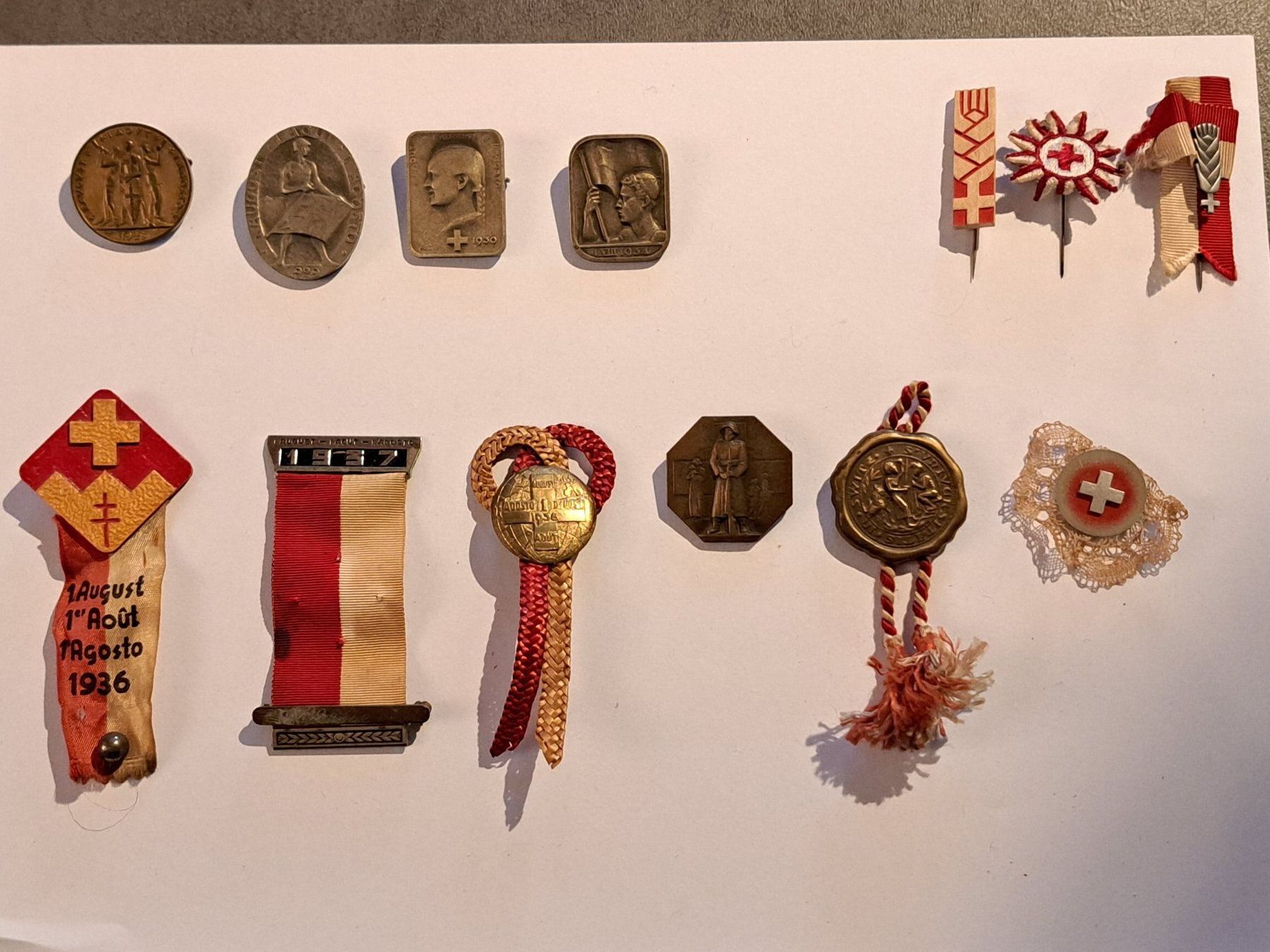 Placchette & Badge: Anciens insignes du 1er août – Usato da Sonceboz-Sombeval venduto da nmoret