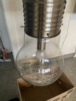 Hängeleuchte mit einem Glühbirnen-Design
