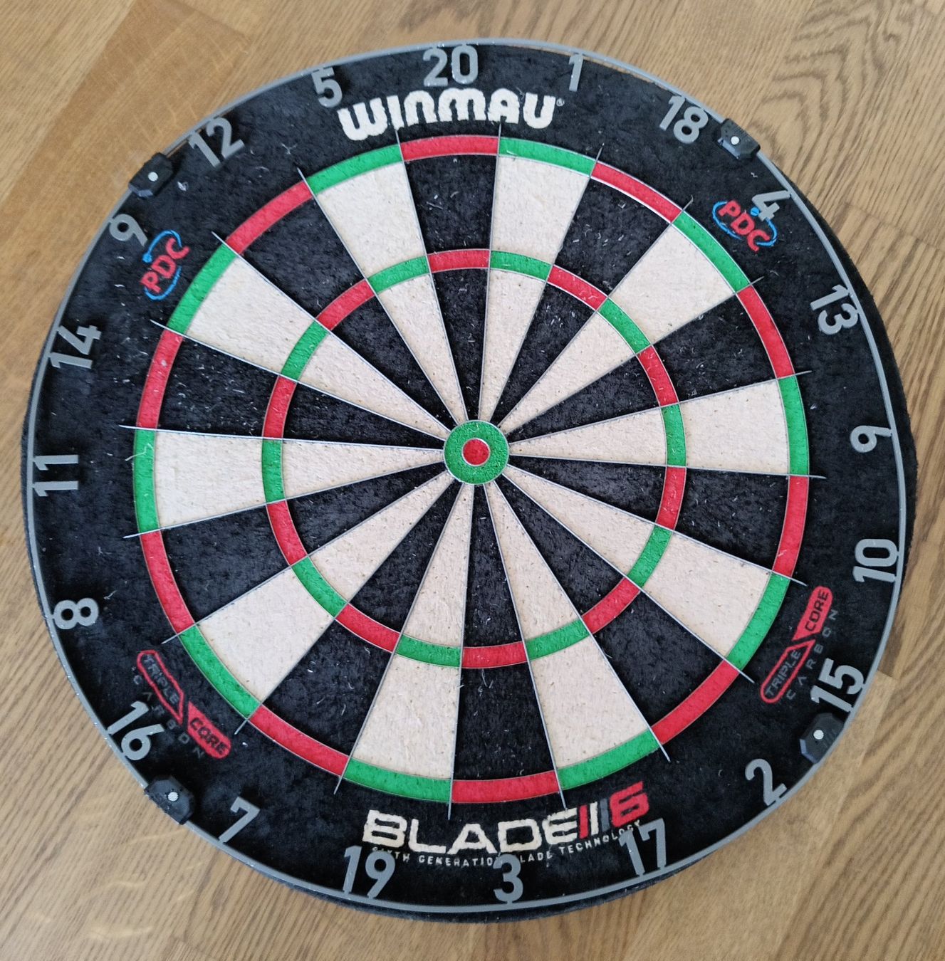 Winmau Bogenschiessen: Dartboard Winmau Blade 6 – Gebraucht aus Rothrist von Brandy777