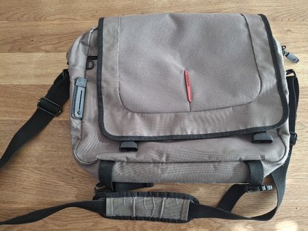 Samsonite  Umhängetasche Top Zustand wie neu!