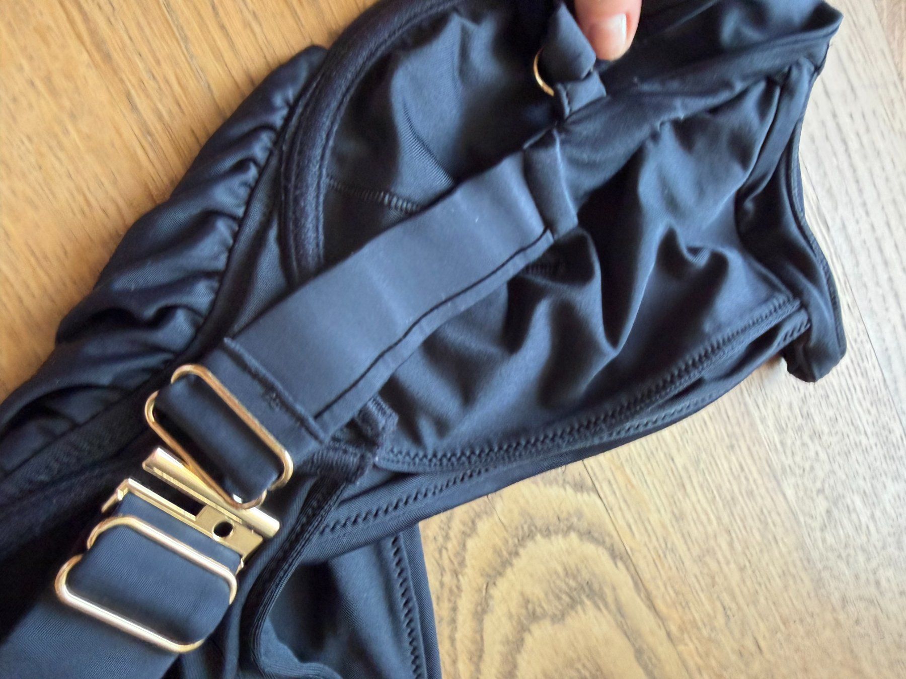 Calzedonia Badekleider & Bikinis: Bikini Oberteil schwarz Calzedonia – Defekt aus Riehen von edu_92w7 9