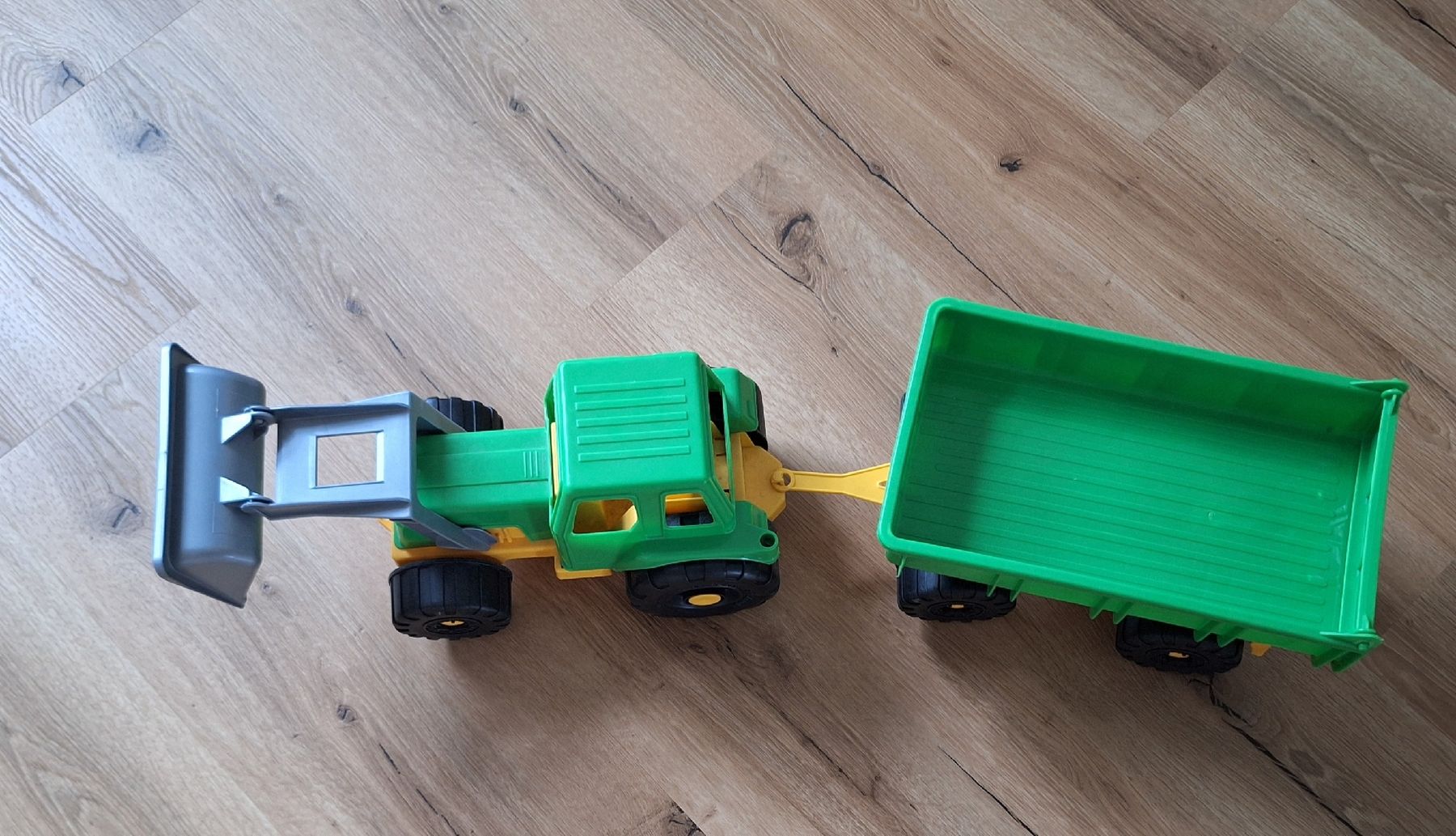 Spielzeuge: Traktor mit Anhänger – Gebraucht aus Buochs von fab_zf7r