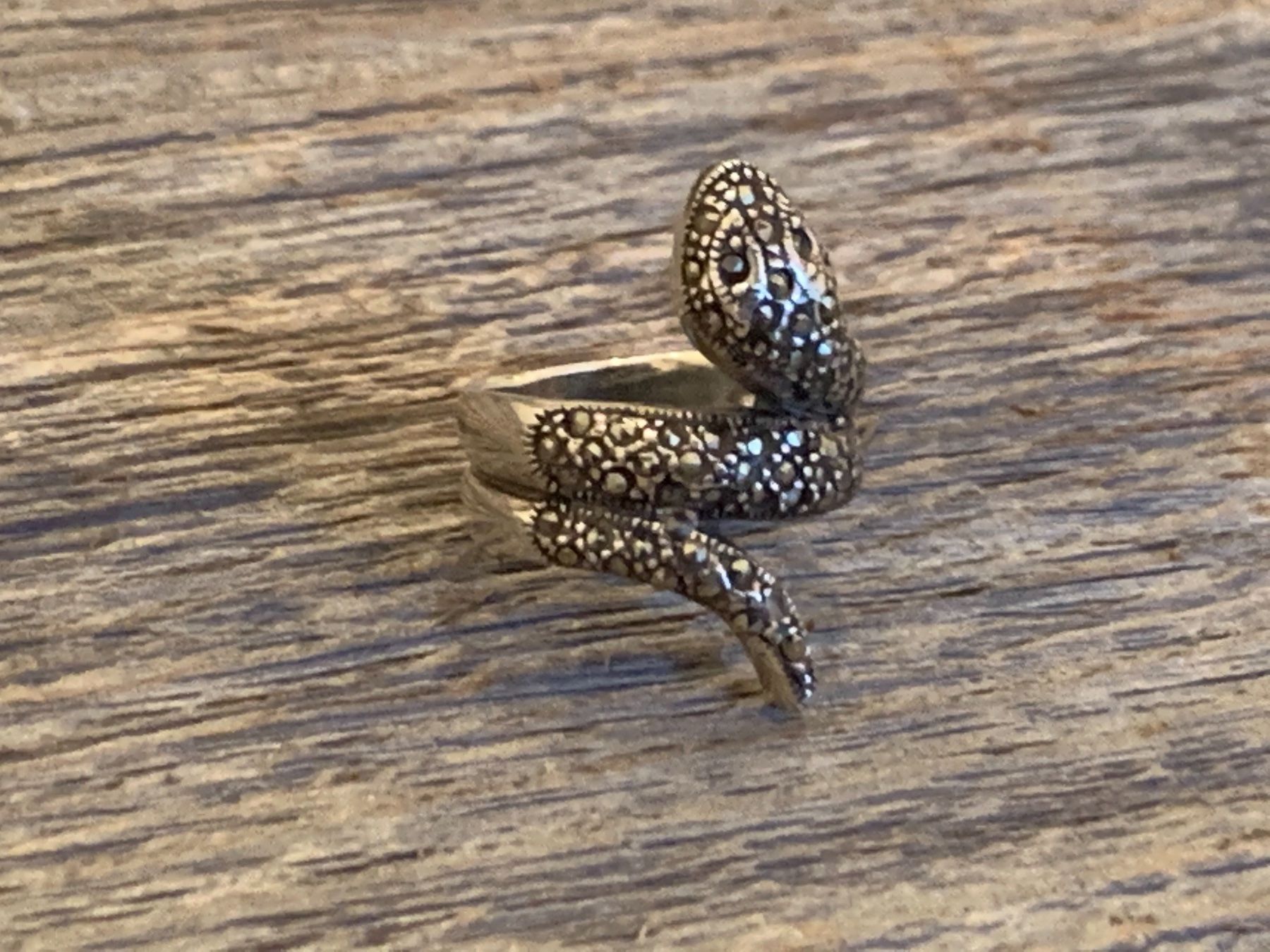 Anelli: Ring Schlange Sterling Silver mit Markasiten Gr 53,5 - mega! – Usato da Bern venduto da Jiffy 3