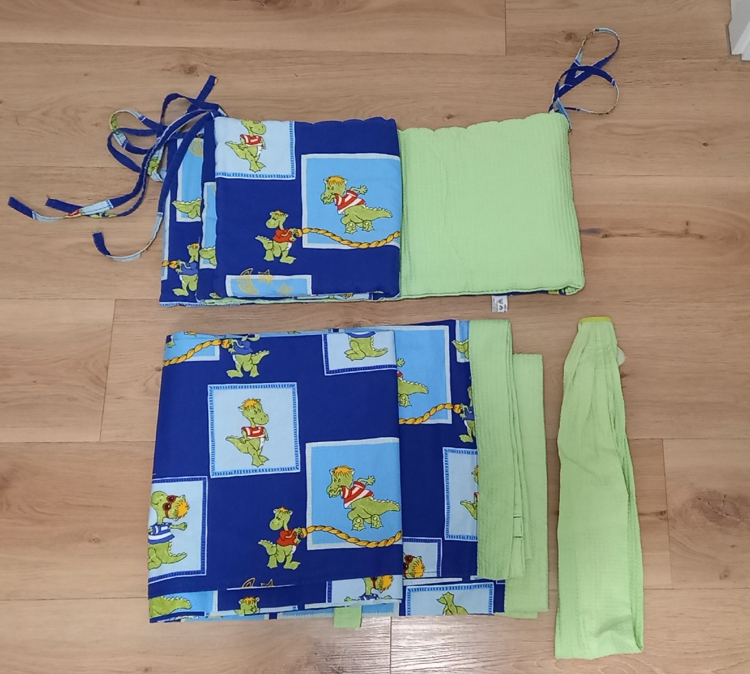 Tessuti: Kinderbettumrandung mit Himmel – Usato da Lützelflüh-Goldb venduto da Punktesammler