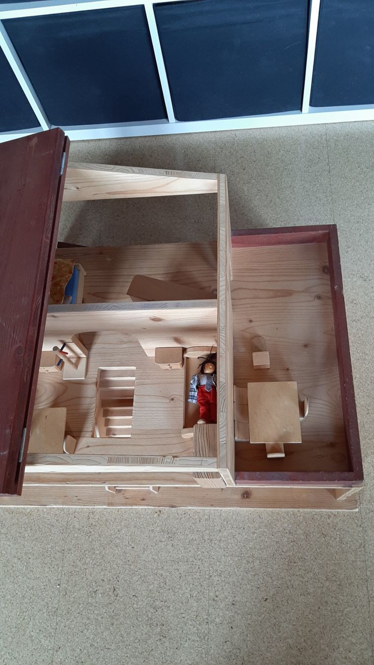Spielzeuge: Holzstall & "Puppenstube" – Gebraucht aus Flerden von sunshine055 1