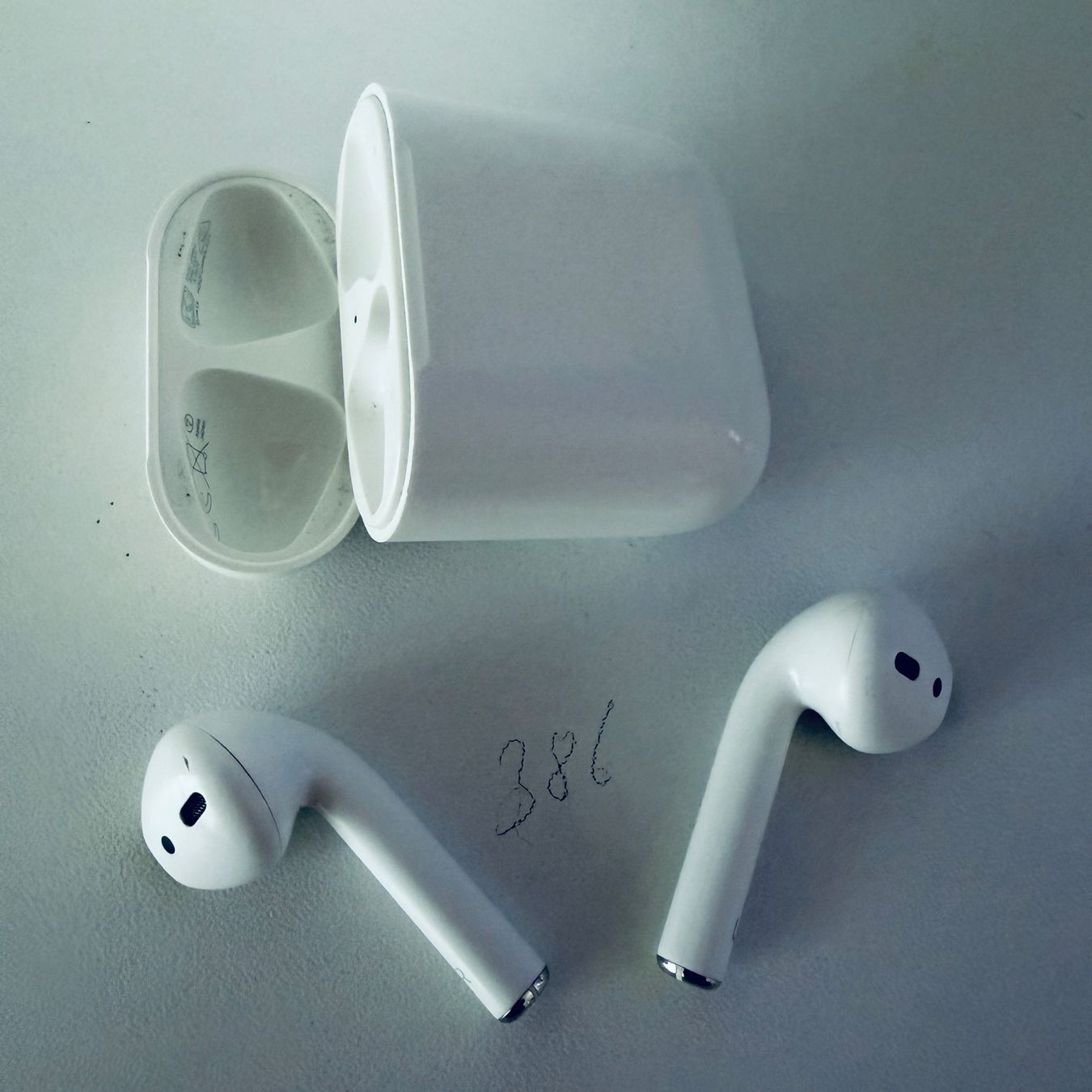 Apple Cuffie: Original Apple AirPods 2 Gen. Wireless Kopfhörer & Case – Usato da Basel venduto da MY.AIRPODS.SHOP 2