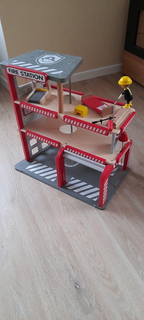 Spielzeuge: Feuerwehrstation – Gebraucht aus Sulz AG von Zissi31324 1