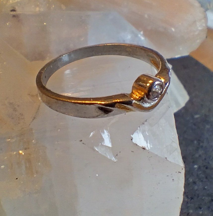 Ringe: RING MIT KLEINEM STEIN IN 925 SILBER – Gebraucht aus Romanshorn von Stubsinator 1