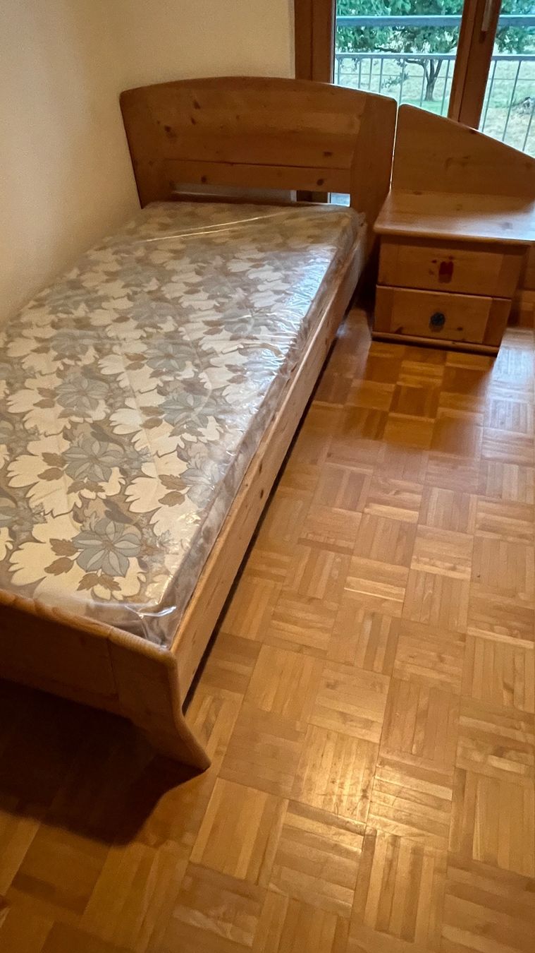 Letti: BETT MIT NACHTTISCH – Usato da Aesch LU venduto da Risoletto59 3