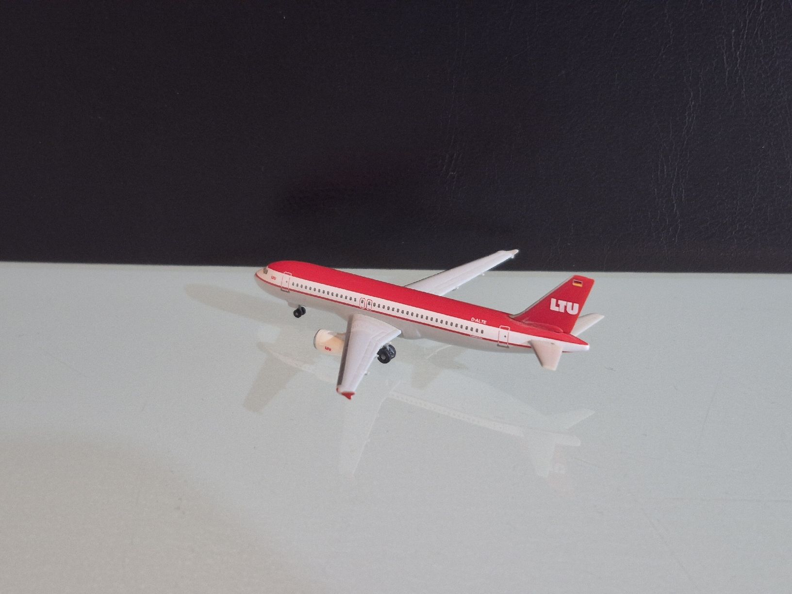 Herpa Modellbausätze & Standmodelle: Herpa LTU 1:500 – Gebraucht aus Uetendorf von myhome12 1