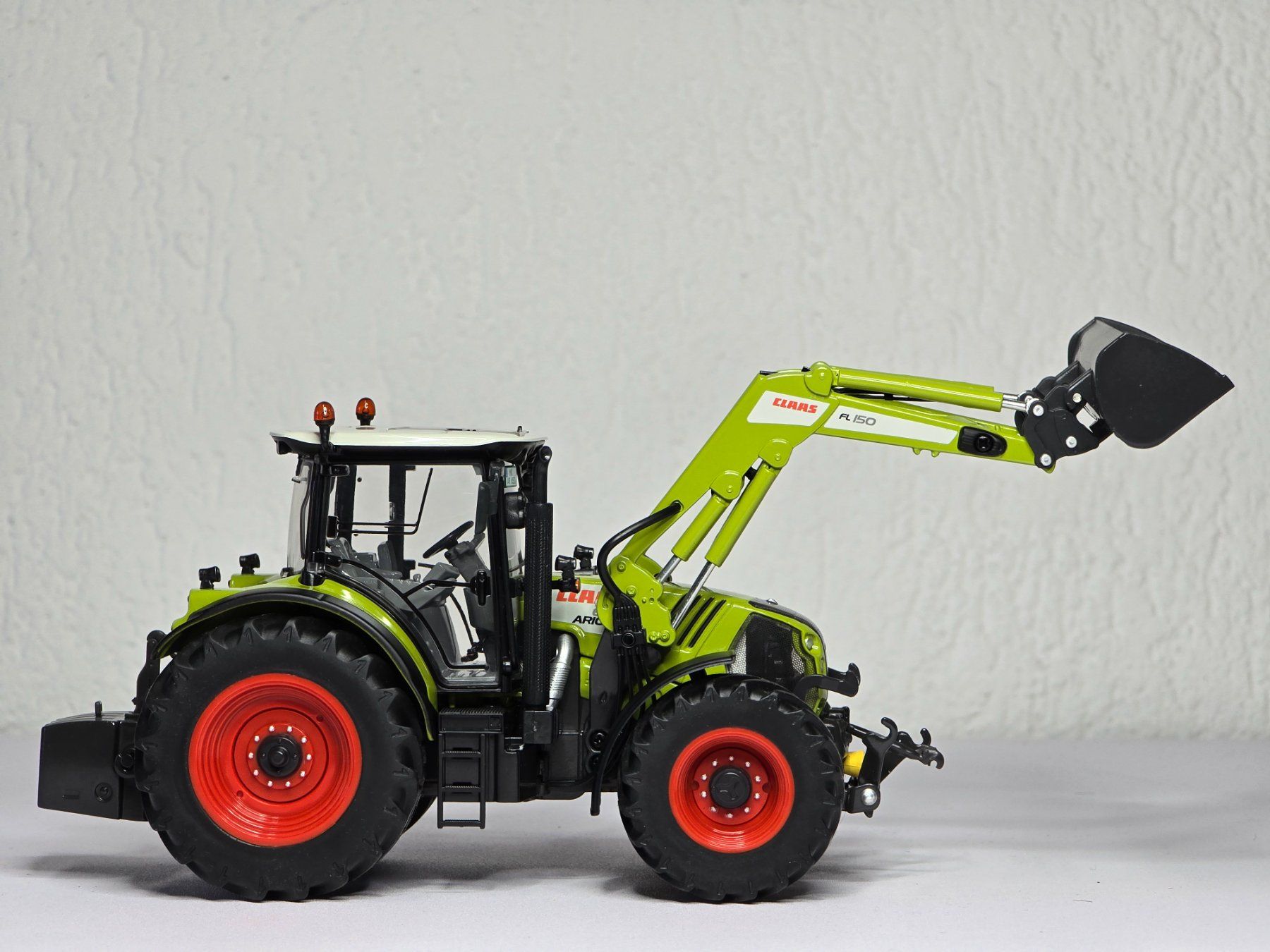 Wiking Kit di modellismo & Modellini statici: Wiking, 077325, Claas Arion 650, Vitrine – Nuovo (secondo la descrizione) da Kloten venduto da Nicola2 4