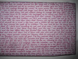 Baumwollstoff rose mit Schrift in beere