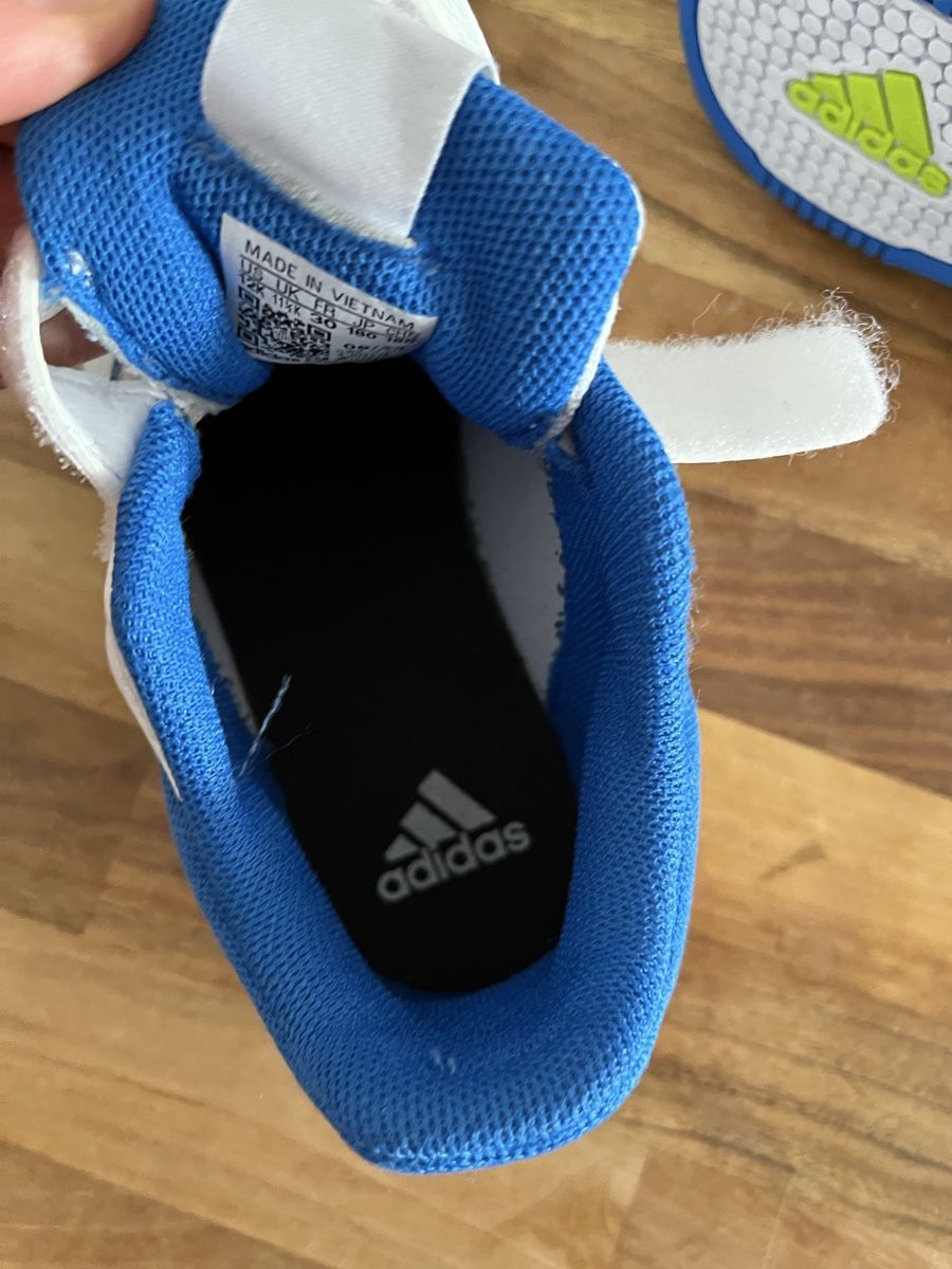 Adidas Schuhe für Jungen: Neuwertige Adidas Turnschuhe  – Neu (gemäss Beschreibung) aus Wettingen von epe_9vbf 5