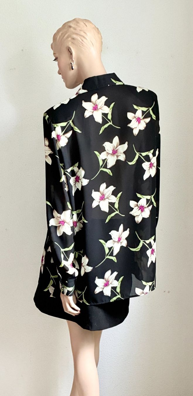 Blusen: Bluse mit Blumenprint mit schwarzem Jupe – Gebraucht aus Kloten von Nephty 9