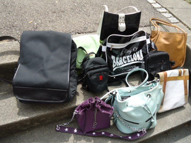 Borse da donna: Taschen paket aus hausräumungen – Usato da Zürich venduto da liquidation-cobra 2