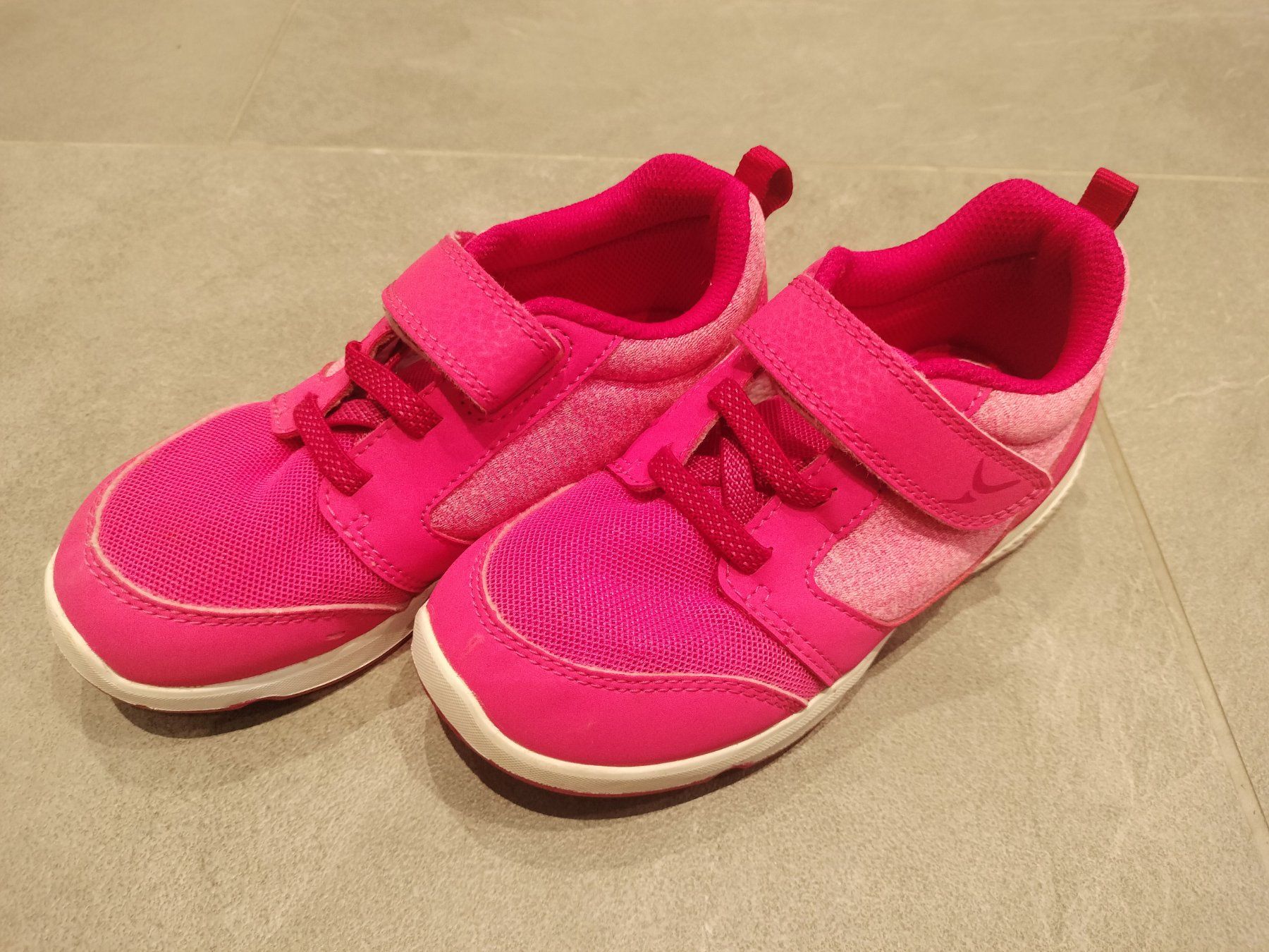 Scarpe per ragazze: Turnschuh pink Grösse EU 29 – Usato da Neftenbach venduto da TheKringel