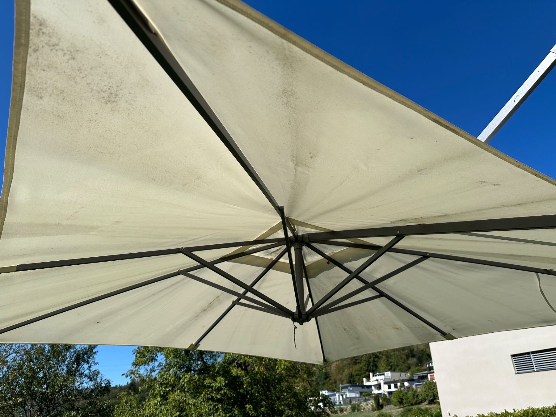 Ombrelloni: Sonnenschirm 2.5x2.5m – Usato da Hägendorf venduto da hermes07 5