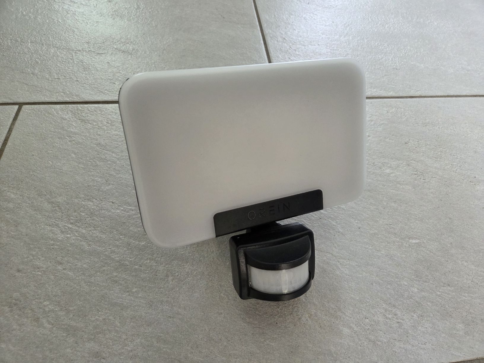Lampade: LED Orein Smart Flutlicht mit Bewegungsmelder – Usato da Tenniken venduto da Mrsush 3