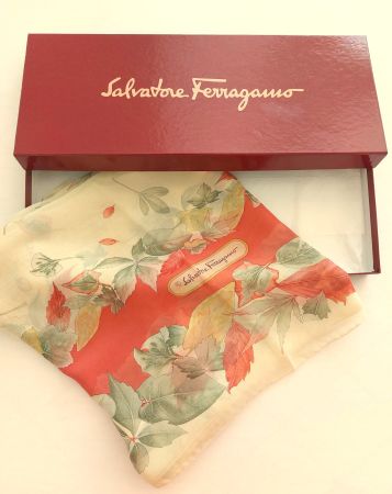 TRAUMHAFTES SEIDEN FOULARD S. FERRAGAMO 135 x 135cm W/NEU!