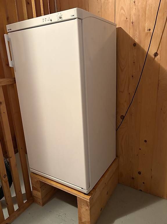 Gefrierschrank: Gefrierschrank 136 L – Gebraucht aus Beckenried von ani_9xsw 1