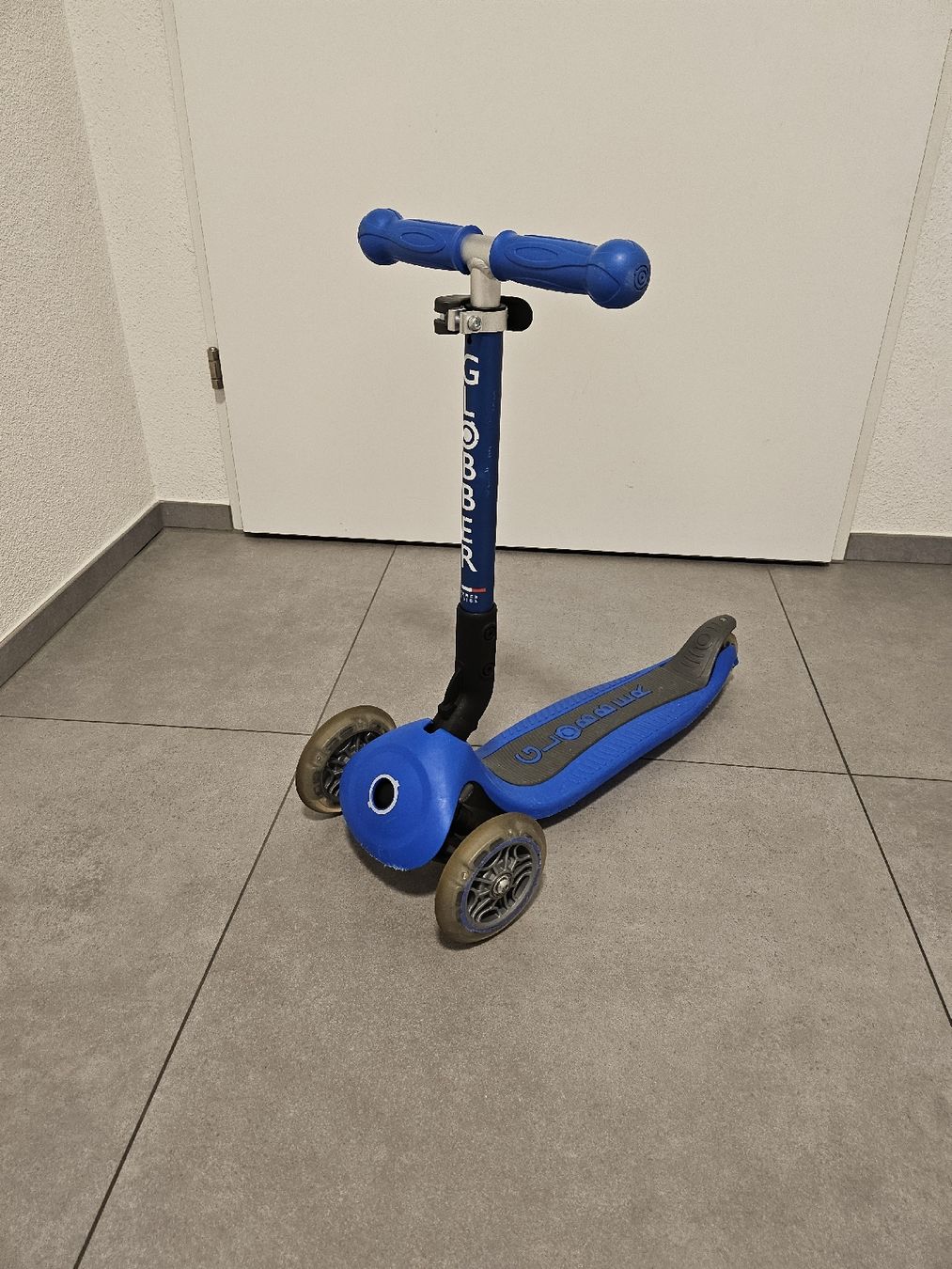 Globber Kickboard: Globber Scooter Junior mit Leuchtrollen – Usato da Baar venduto da Naedels-Kreationen