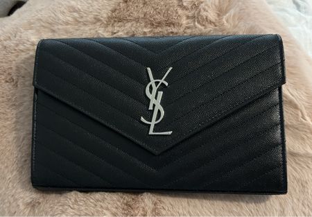YSL KLASSISCHES CASSANDRE PORTEMONNAIE MIT KETTE