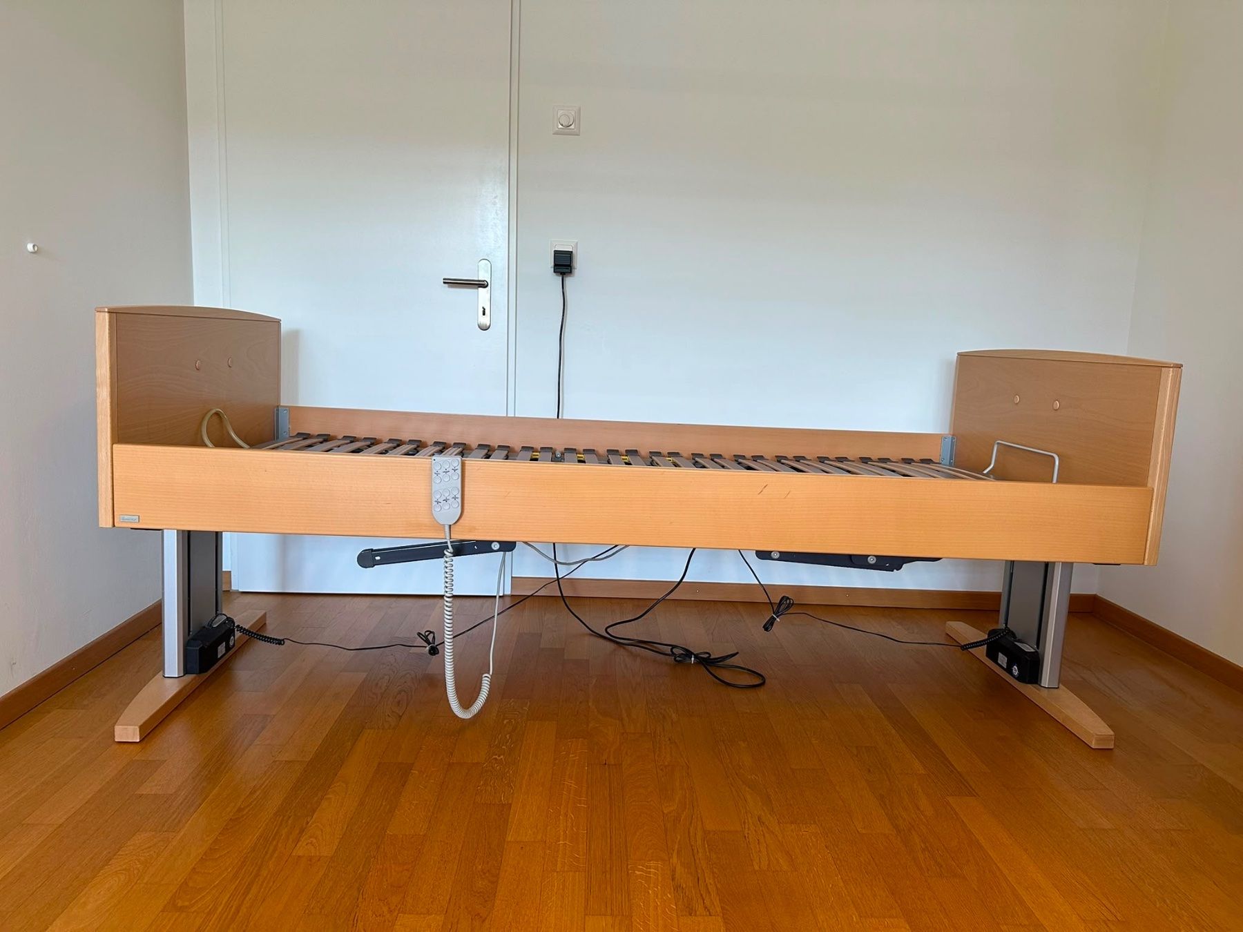 Letti: Pflegebett mit Lattenrost – Usato da Birmensdorf ZH venduto da Dominik_callura