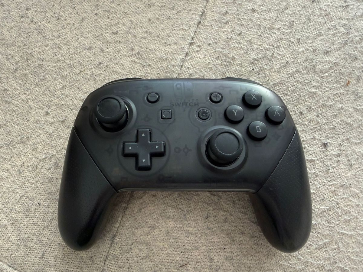 Systèmes de contrôle: Nintendo Switch | Pro Controller – D'occasion à Bottmingen par blauberry