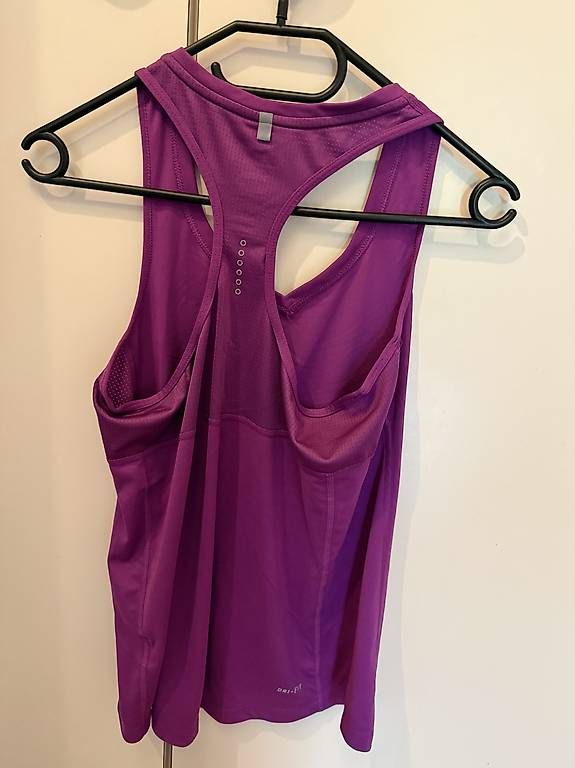 Top: Nike dry fit tanktop – Usato da Bülach venduto da angelique080882 2