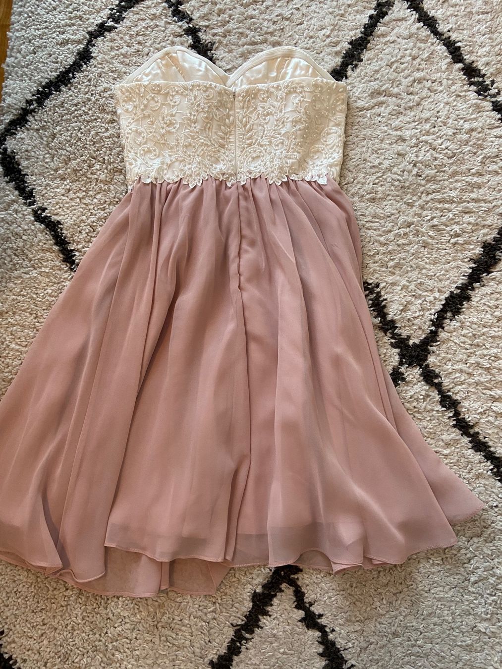 Kleider: Cocktailkleid Rosa / Weiss – Neu (gemäss Beschreibung) aus Ernetschwil von B.THL 1