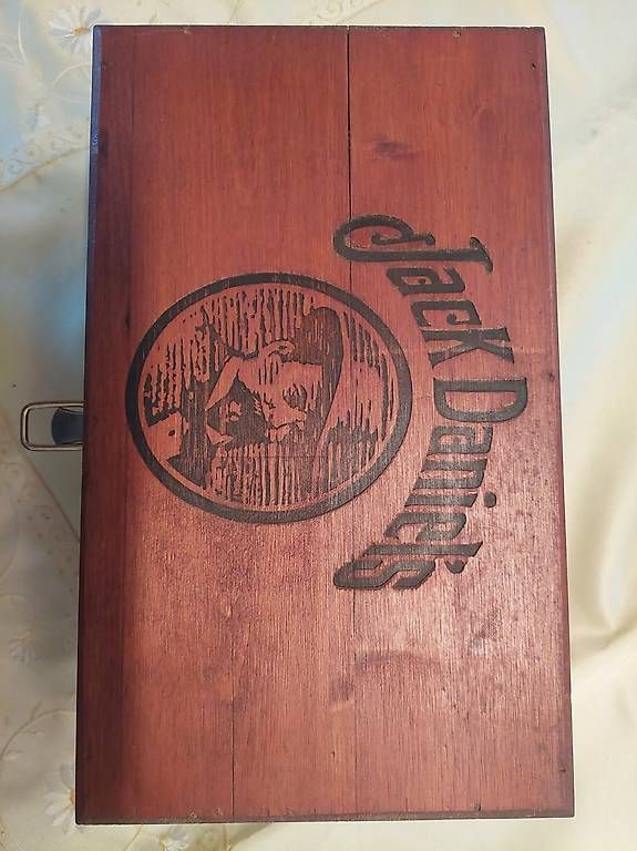 Bevande alcoliche: Jack Daniels Holzbox – Usato da Niederglatt venduto da Tatanka5 1