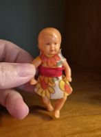 Kleine antike Puppe für Puppenhaus/Puppenstube