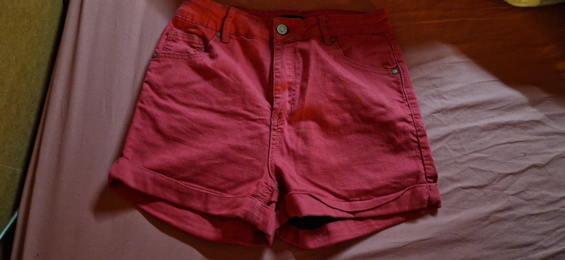Hosen: Kurze Hose Rot – Gebraucht aus Bubendorf von ang_b829