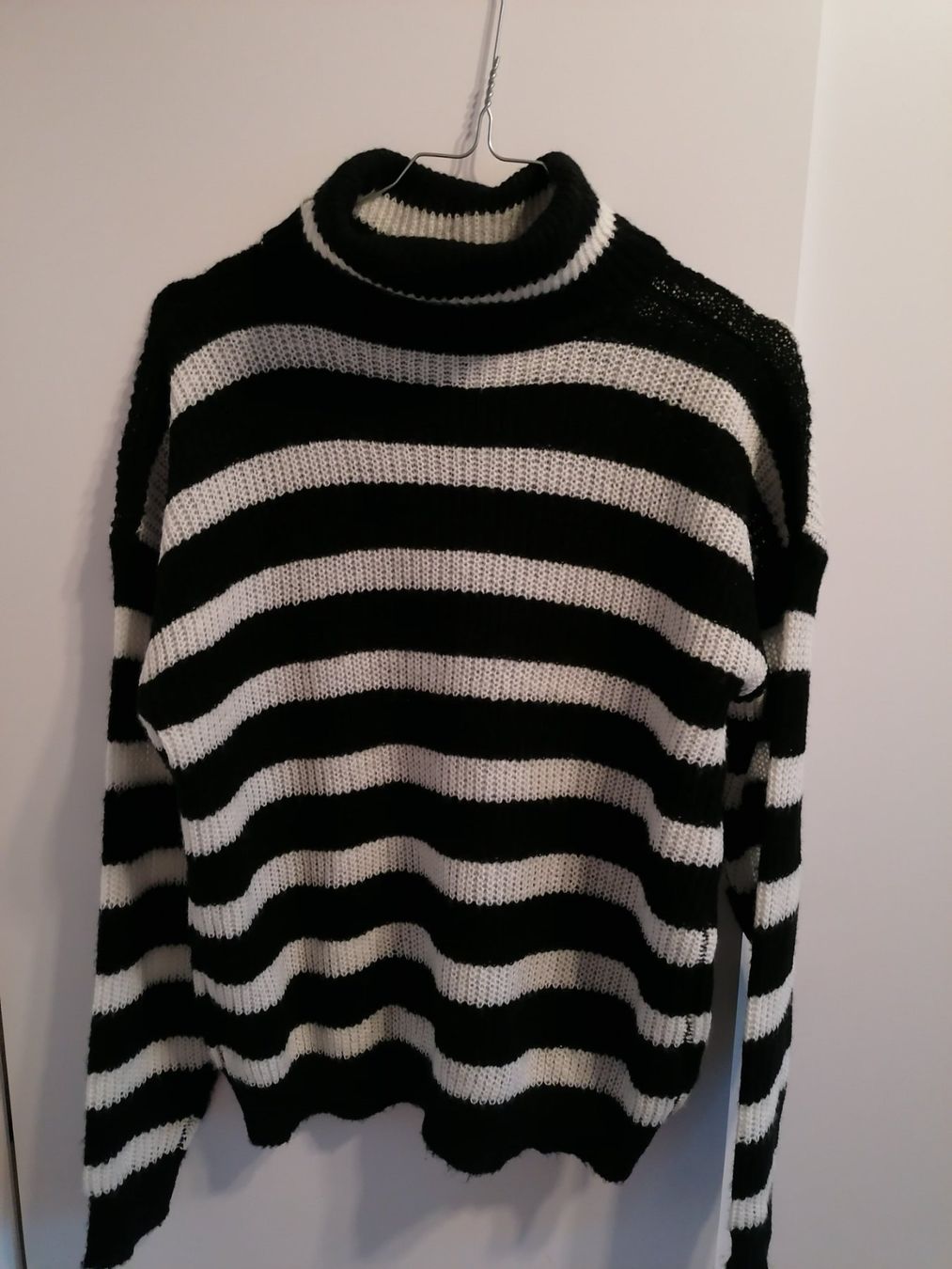 Pulls & Sweat-shirts: Gestreifter Pullover – D'occasion à Sempach par .1SecondBrands.