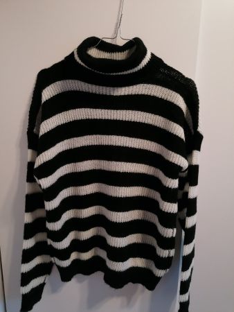 Gestreifter Pullover