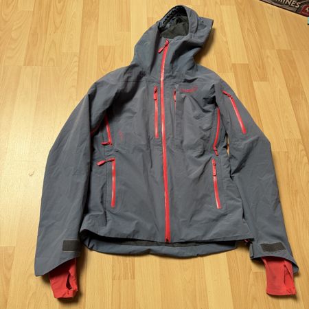 Norrona Lofoten Gore-Tex Jacke grau rot, guter Zustand 