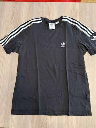 T-shirt Adidas noir original, taille M.