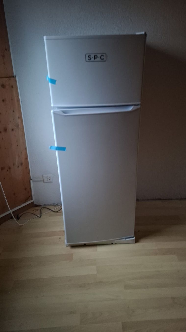Frigoriferi: Kühlschrank mit Gefrierfach weiss – Nuovo (secondo la descrizione) da Unterkulm venduto da Beljasch 2