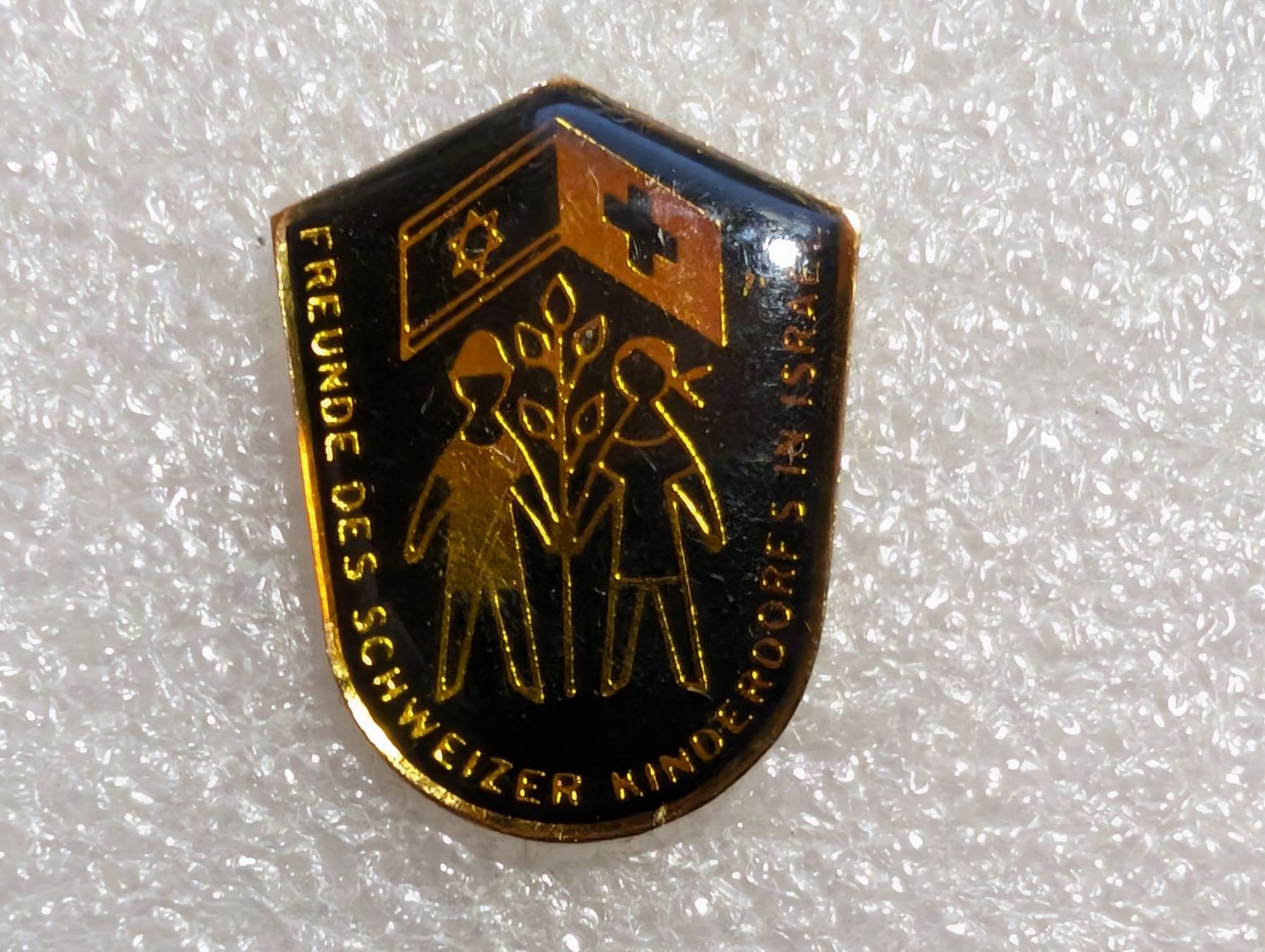 Plaketten & Abzeichen: Ansteckpin 293: Kinderdorf – Gebraucht aus Oppligen von Pin-Fall-Shop