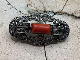 Art Deco Brosche mit Koralle und Markasiten